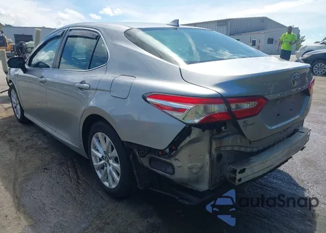 2019 Toyota Camry Le z USA, uszkodzony, nr VIN 4T1B11HK2KU771648